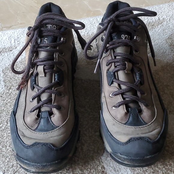 New Balance 975 Waterproof Shoes 